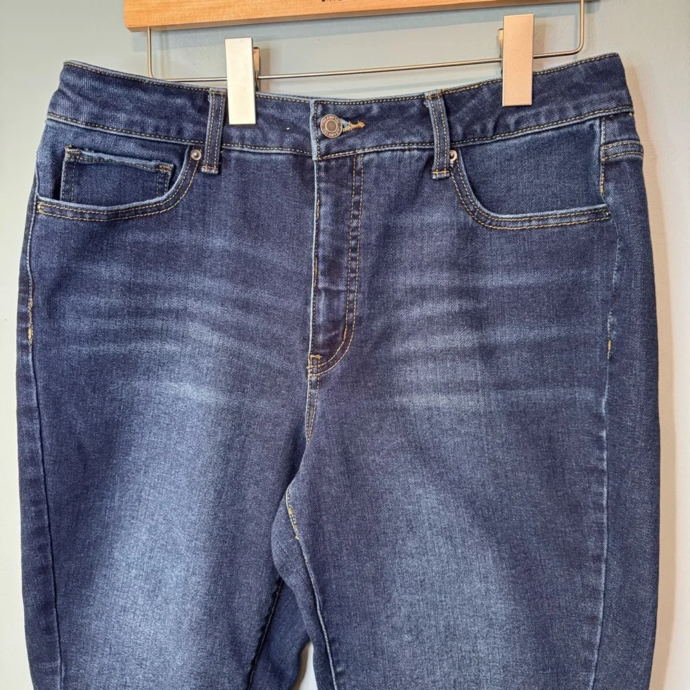 Time and Tru Split Hem Straight Leg Cropped Jeans. Women’s 12